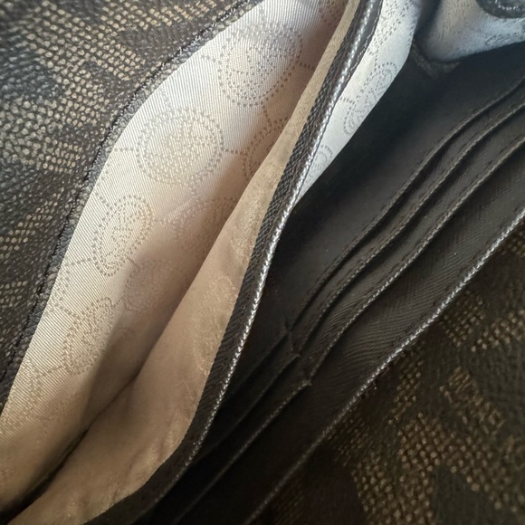 Michael Kors Fulton Crossbody Bag Brown Monogram - Picture 16 of 17